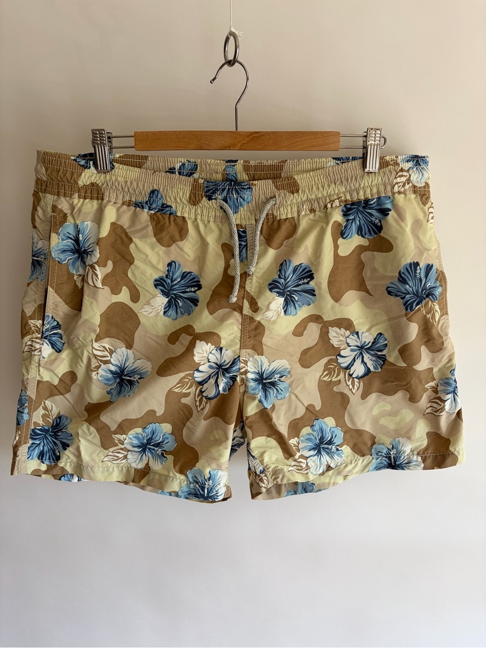 Vilebrequin Men’s Beige Camo Hibiscus Swim Trunks Hawaian